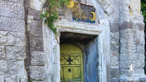 Passeggiata da Santa Lucia alle Rampe Lamont Young con giro in gozzo tradizionale, perfetta per team building