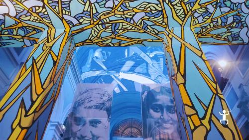 Passeggiata con accompagnatrice turistica nel Rione Sanità tra murales di Totò e Palazzo San Felice, perfetta per gruppi