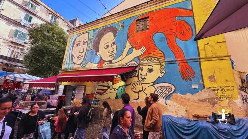 Tour nel Rione Sanità con accompagnatrice turistica tra street art, perfetto per gruppi di amici