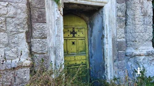 Tour panoramico con accompagnatrice turistica tra Monte Echia e Piazza dei Martiri, perfetta idea regalo 