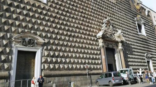 Tour guidato nel centro storico di Napoli con accompagnatrice turistica e pausa caffè, perfetto per team building