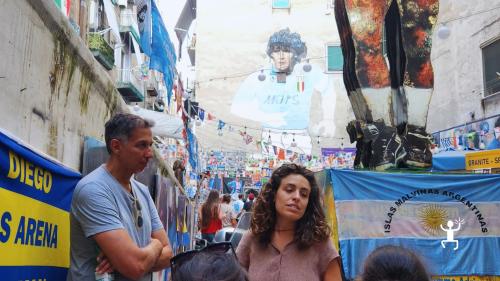 Passeggiata lungo le scale del Petraio con vista sul Vesuvio, esperienza ideale per famiglie e coppie