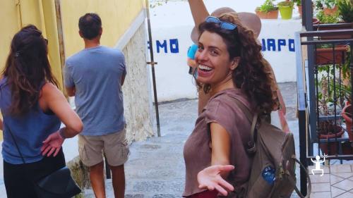 Giornata autentica con accompagnatrice turistica tra Vesuvio, Petraio e terrazza vista Posillipo con limoncello, ideale per coppie