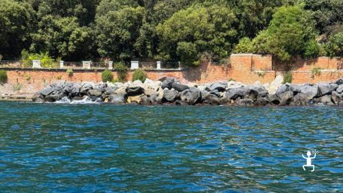 Tour in barca lungo la costa di Posillipo fino alla Gaiola con panorami sul Golfo di Napoli, perfetta idea regalo in Campania