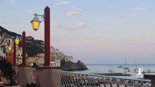 Sosta gastronomica a Tramonti con pranzo tradizionale e cucina locale, ideale per gruppi e addii al celibato
