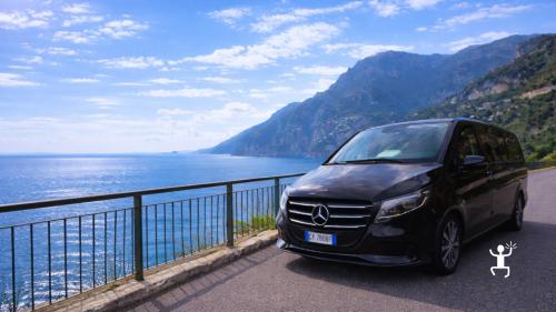 Tour autentico della Costiera Amalfitana in minivan con autista locale, esperienza ideale per famiglie e coppie