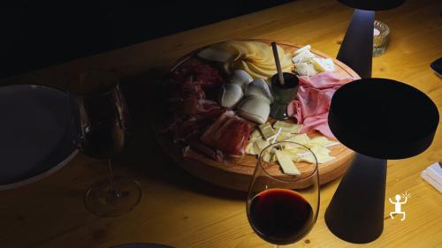 Esperienza enogastronomica con degustazione vini a Casola vicino Caserta Vecchia, perfetta idea regalo in Campania