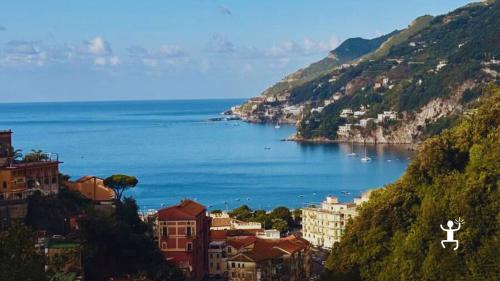 Escursione in minivan in Costiera Amalfitana con soste ad Amalfi e Ravello, ideale per coppie e famiglie