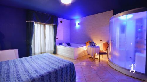 Suite con vasca idromassaggio biposto a Ospedaletto d’Alpinolo vicino Avellino, esperienza romantica per coppie in Irpinia