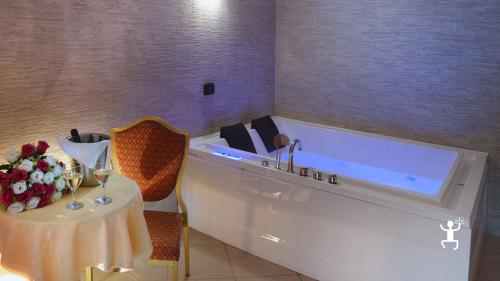 Suite con SPA in camera e cromoterapia vicino Avellino in Irpinia, esperienza multisensoriale ideale per coppie