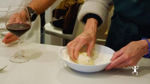 Corso di cucina a Pompei con degustazione e vino locale; esperienza per coppie e amici in Campania