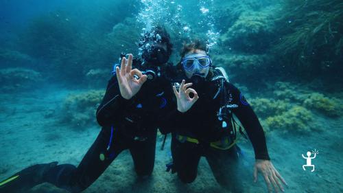 Immersione subacquea nel Cilento con istruttori certificati PSS, attività perfetta per addii al celibato 