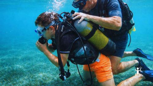 Esperienza di battesimo del mare nel Cilento con immersione guidata fino a 5 metri ad Agropoli, perfetta per coppie 
