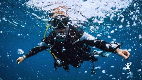 Battesimo del mare ad Agropoli con immersione fino a 5 metri e briefing iniziale, esperienza ideale per gruppi e famiglie