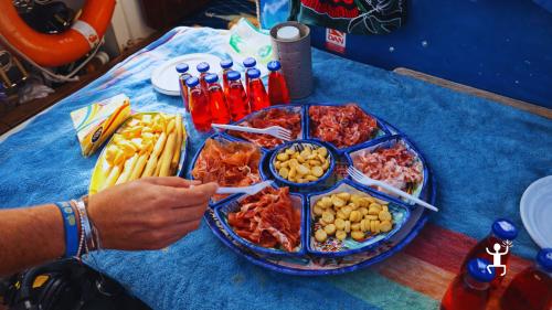 Esperienza di snorkeling nel Cilento alla Baia del Sauco con partenza dal porto di Agropoli, perfetta idea regalo
