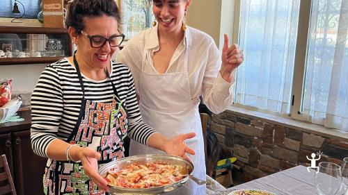 Cooking class a Scafati con preparazione della pasta fresca e consegna della ricetta tipica da replicare, ideale come idea regalo