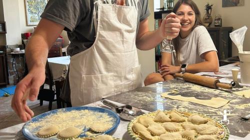 Corso di cucina a Scafati con pasta fatta a mano, tra ravioli e gnocchi, esperienza autentica per coppie e gruppi