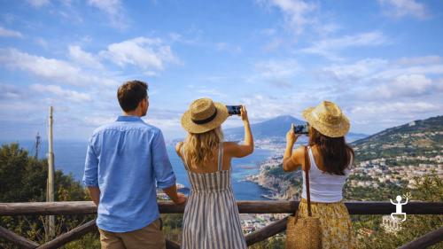Tour panoramico in minivan tra Positano e Sorrento con autista professionista e soste fotografiche lungo la Costiera Amalfitana in Campania