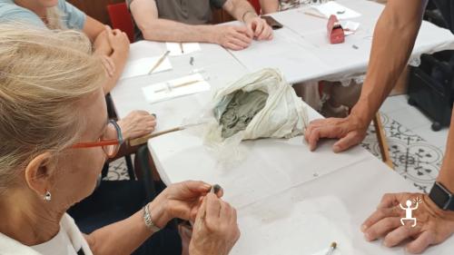 Attività artigianale a Napoli con argilla e corno portafortuna, per coppie e amici in Campania