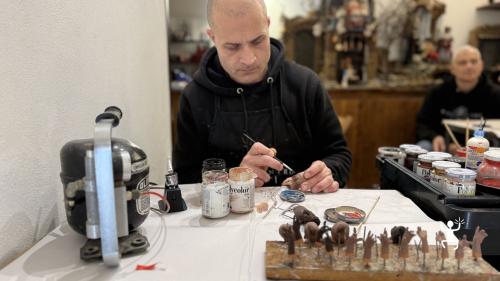 Esperienza autentica a San Gregorio Armeno per coppie e idee regalo con laboratorio di corno portafortuna