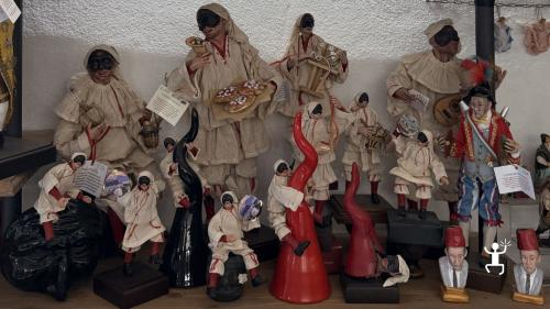Attività culturale a Napoli per amici e idee regalo con creazione e attivazione del curniciello portafortuna