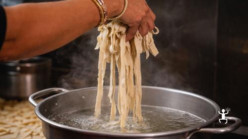 Lezione di cucina a Castel Morrone tra Casertavecchia e Castello di Limatola esperienza per gruppi e team building