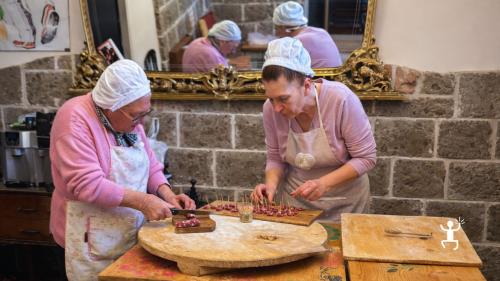 Cooking class di pasta fatta a mano a Castel Morrone vicino Casertavecchia e Castello di Limatola con per coppie e famiglie in Campania