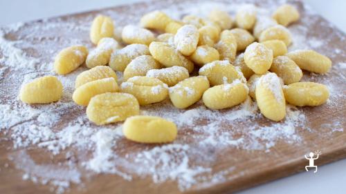 Trekking e cooking class a Castel Morrone vicino il Castello di Limatola per addii al celibato e amiche