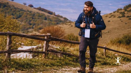 Trekking guidato alla sedia gigante a Castel Morrone tra natura e panorami per gruppi in Campania