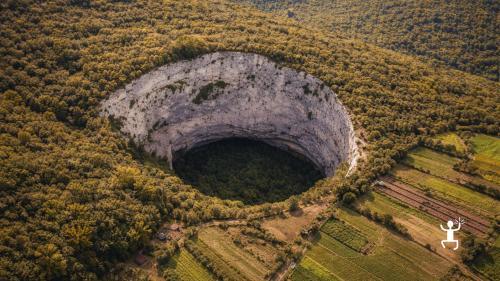 Trekking guidato alle Comole di Castel Morrone vicino Casertavecchia per coppie in Campania