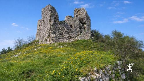 Esperienza autentica con trekking a Monte Castello di Castel Morrone vicino Casertavecchia per famiglie e gruppi