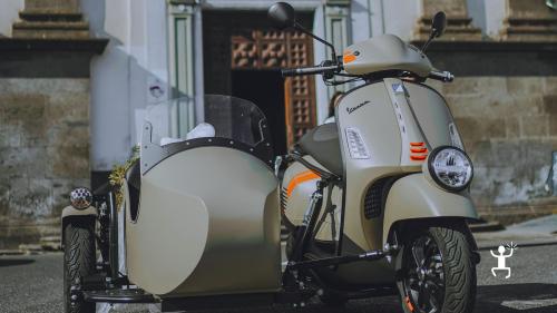 Tour romantico in Vespa sidecar con vista Vesuvio e Golfo di Napoli, perfetto per coppie e idee regalo