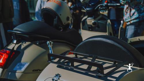 Tour romantico Vespa sidecar con vista Posillipo e Vesuvio, perfetto per coppie e idee regalo speciali