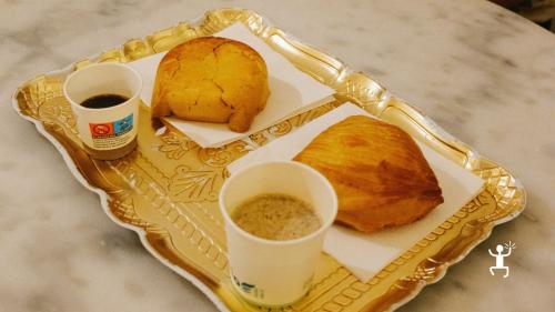 Laboratorio gastronomico dedicato alla sfogliatella napoletana con degustazione, per coppie e famiglie