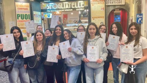 Esperienza con corso di sfogliatella e degustazione guidata di dolci tipici, per gruppi e addii al nubilato