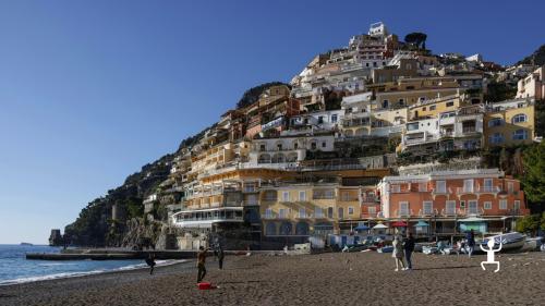 Tour in motonave da Positano ad Amalfi lungo la Costiera Amalfitana con panorami sul mare ideale per gruppi e coppie