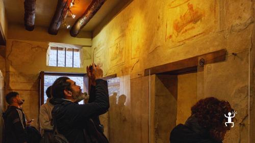 Visita culturale agli Scavi di Pompei con laboratorio artigianale del cammeo per gruppi e famiglie in Campania