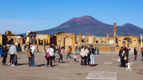 Visita a un tradizionale laboratorio del cammeo e agli Scavi di Pompei con guida archeologica, esperienza perfetta per famiglie 