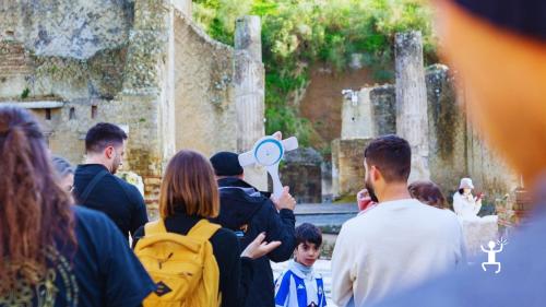 Escursione a Ercolano con ingresso prioritario e visita guidata tra terme e affreschi per famiglie e gruppi