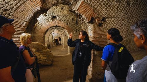 Esperienza tra storia romana e tradizioni napoletane nel cuore di Napoli per gruppi, amici e famiglie