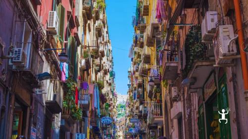 Tour nel centro storico di Napoli tra arte, cultura e sapori tradizionali ideale per addii al celibato in Campania