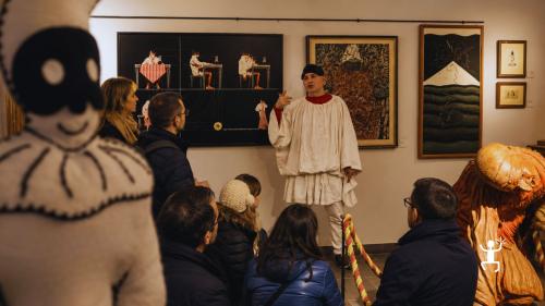 Workshop di ceramica con Pulcinella ad Acerra per coppie, gruppi e compleanni in Campania