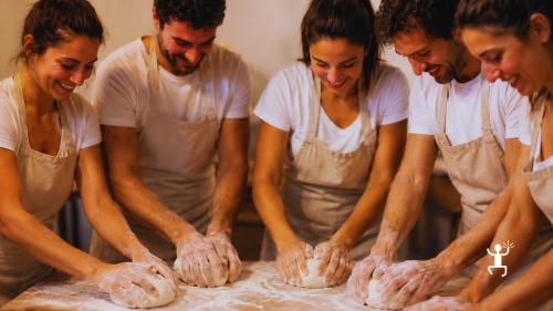 Workshop di pizza napoletana ad Acerra per compleanni, amici e attività di gruppo in Campania