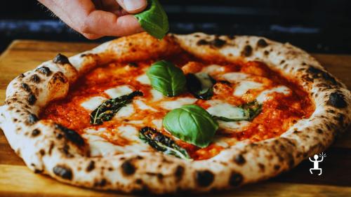 Esperienza culinaria ad Acerra con laboratorio pizza e degustazione finale per compleanni e idee regalo