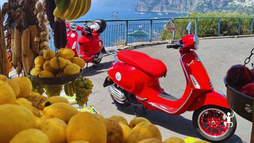 Esperienza in Vespa con soste al Fiordo di Furore e Ravello ideale per gruppi e viaggi esperienziali in Campania