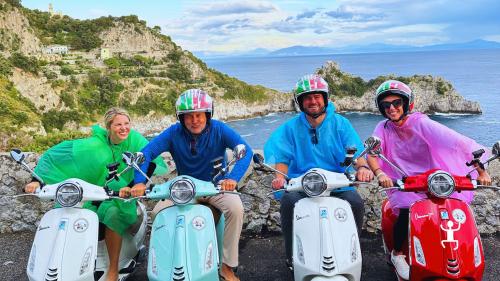 Esperienza in Vespa con pick-up direttamente in hotel ideale per coppie gruppi e idee regalo uniche in Campania