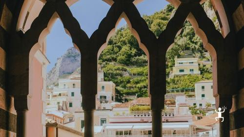 Esperienza in Vespa stile Dolce Vita tra Amalfi Positano e Ravello perfetta per coppie amici e idee regalo in Campania