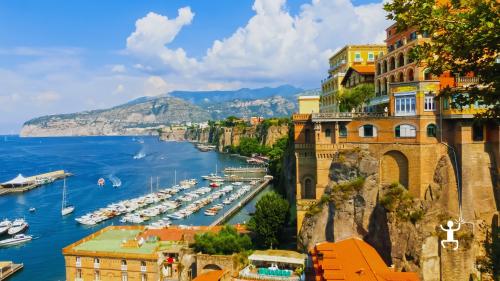 Degustazione di limoncello artigianale a Meta di Sorrento in Costiera Amalfitana, esperienza ideale per coppie e idee regalo in Campania