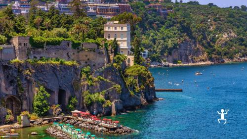 Escursione guidata in Costiera Amalfitana con visita a Meta di Sorrento, Positano e Amalfi per coppie e team building