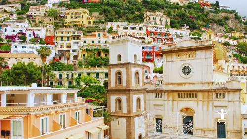 Visita al Duomo di Sant'Andrea ad Amalfi durante una visita in Costiera Amalfitana per coppie e idee regalo in Campania